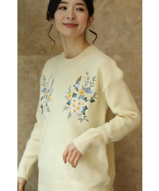 【セール商品返品交換不可】優美な鳥と花刺繍のもっちりニットプルオーバートップス