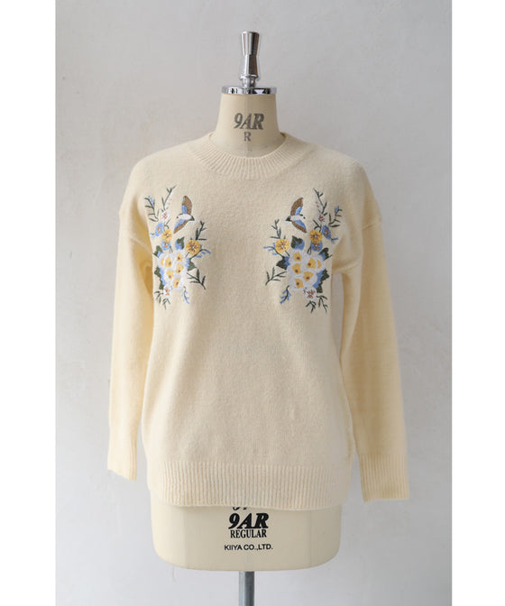 【セール商品返品交換不可】優美な鳥と花刺繍のもっちりニットプルオーバートップス
