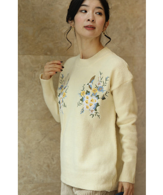 【セール商品返品交換不可】優美な鳥と花刺繍のもっちりニットプルオーバートップス