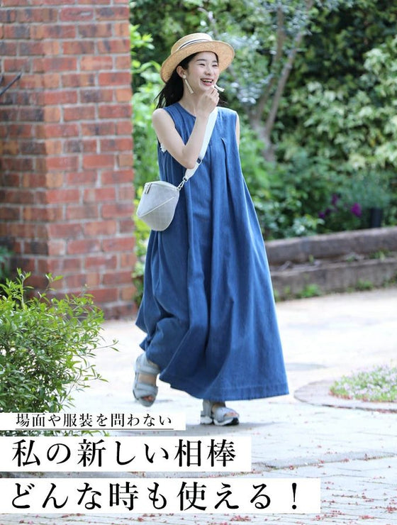 A large-capacity body bag that adults can carry with elegance