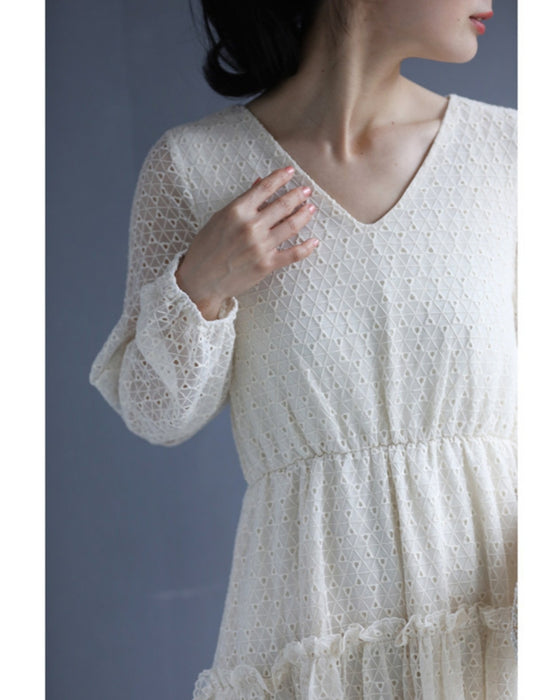 トライアングルで囲むサークルレースミディアムワンピース