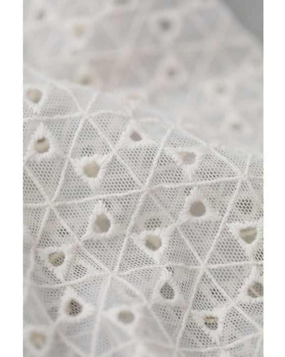 トライアングルで囲むサークルレースミディアムワンピース