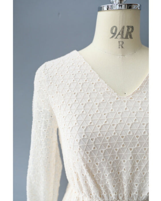 トライアングルで囲むサークルレースミディアムワンピース