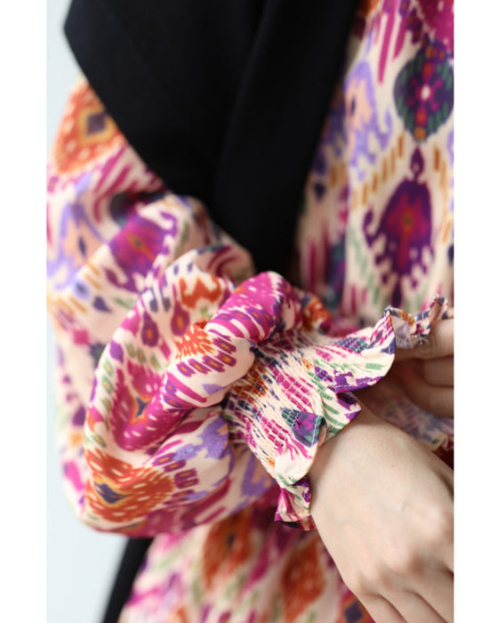 A one-piece dress that instantly brightens your look. A long dress with resort-style art print