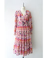 A one-piece dress that instantly brightens your look. A long dress with resort-style art print