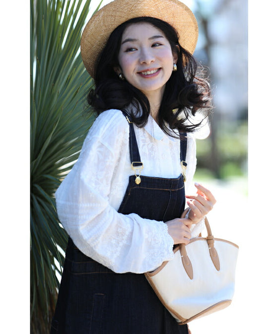 [Outlet products cannot be returned or exchanged] Gauze shirt with mesmerizing embroidery from any angle