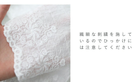 [Outlet products cannot be returned or exchanged] Gauze shirt with mesmerizing embroidery from any angle