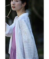 [Outlet products cannot be returned or exchanged] Gauze shirt with mesmerizing embroidery from any angle