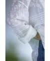 [Outlet products cannot be returned or exchanged] Gauze shirt with mesmerizing embroidery from any angle