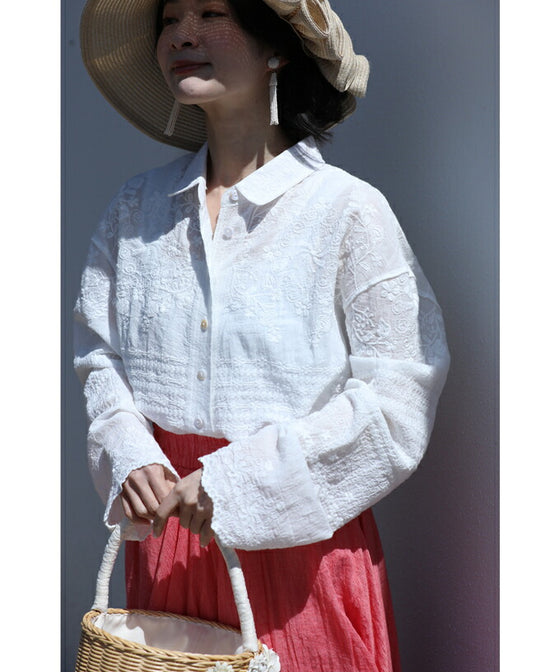 [Outlet products cannot be returned or exchanged] Gauze shirt with mesmerizing embroidery from any angle