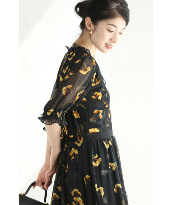 花舞うレースデコレーションのベールミディアムワンピース