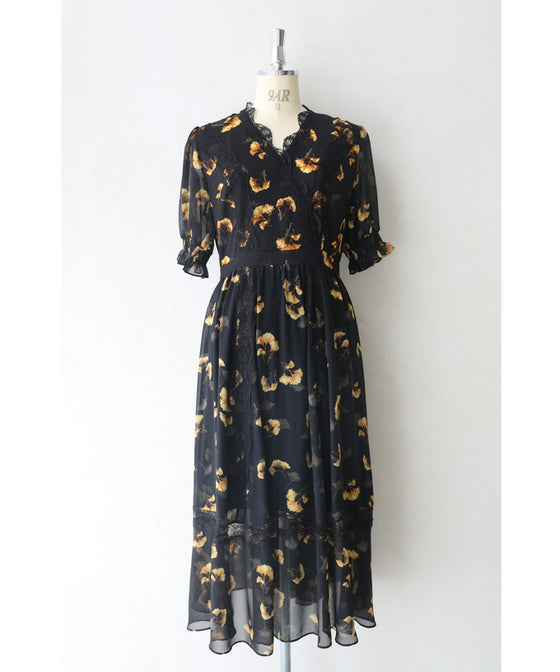 花舞うレースデコレーションのベールミディアムワンピース