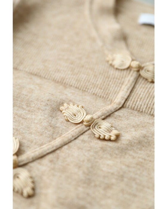 An introduction to Chinoiserie. China button knit