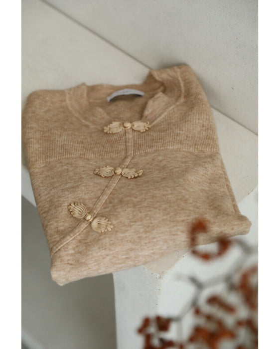 An introduction to Chinoiserie. China button knit