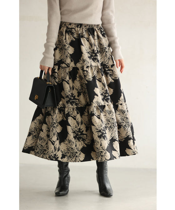 アーティスティックな花のティアードミディアムスカート