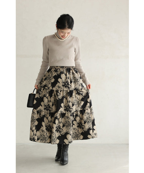 アーティスティックな花のティアードミディアムスカート