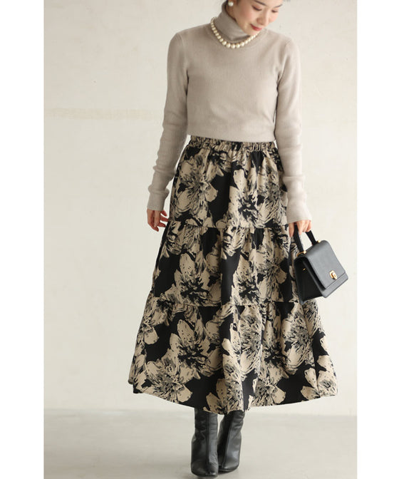 アーティスティックな花のティアードミディアムスカート