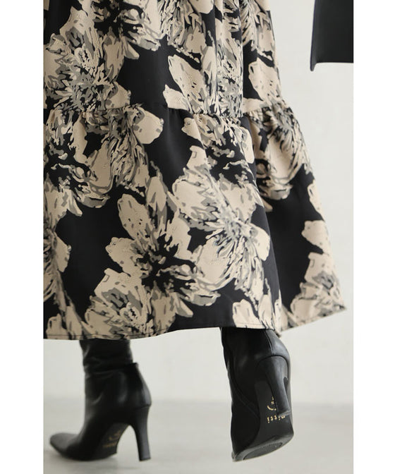 アーティスティックな花のティアードミディアムスカート