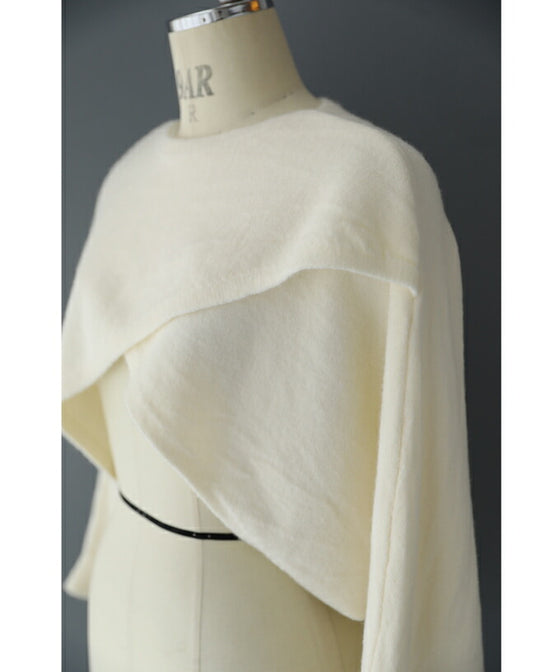 スタイルアップな短丈。重ね着用ポワン袖ニットプルオーバートップス