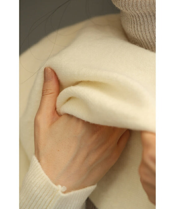 スタイルアップな短丈。重ね着用ポワン袖ニットプルオーバートップス