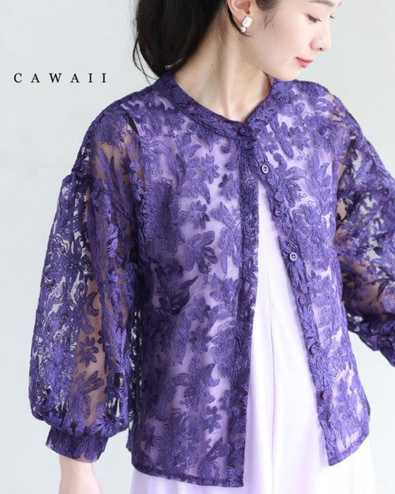 An elegant blouson with an embroidered veil that blooms all over