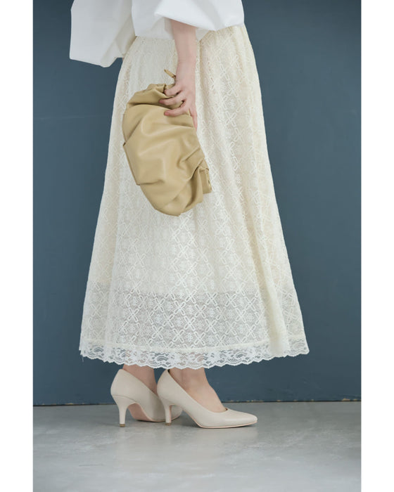 優雅に広がる白花レースロングスカート
