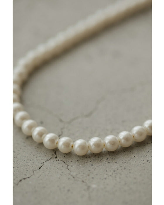 (ネックレス付き)首元に輝くパールネックレスのフロントタック艶ブラウストップス