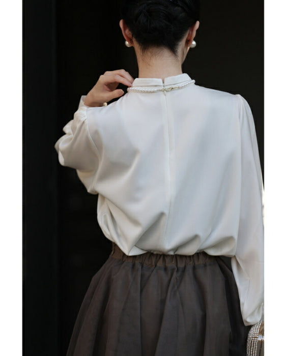 (ネックレス付き)首元に輝くパールネックレスのフロントタック艶ブラウストップス