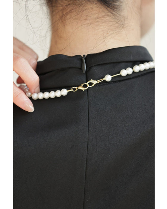 (ネックレス付き)首元に輝くパールネックレスのフロントタック艶ブラウストップス