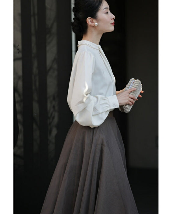 (ネックレス付き)首元に輝くパールネックレスのフロントタック艶ブラウストップス