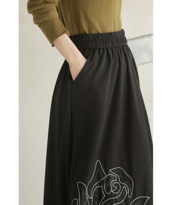 Midi skirt with embroidered roses
