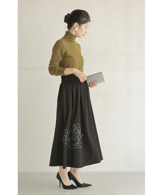 Midi skirt with embroidered roses