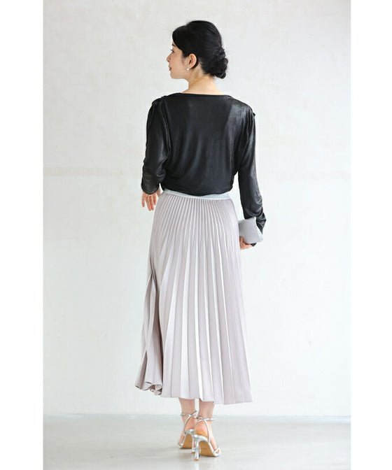 (コサージュ付き)重なるカバードレープの艶カットソートップス