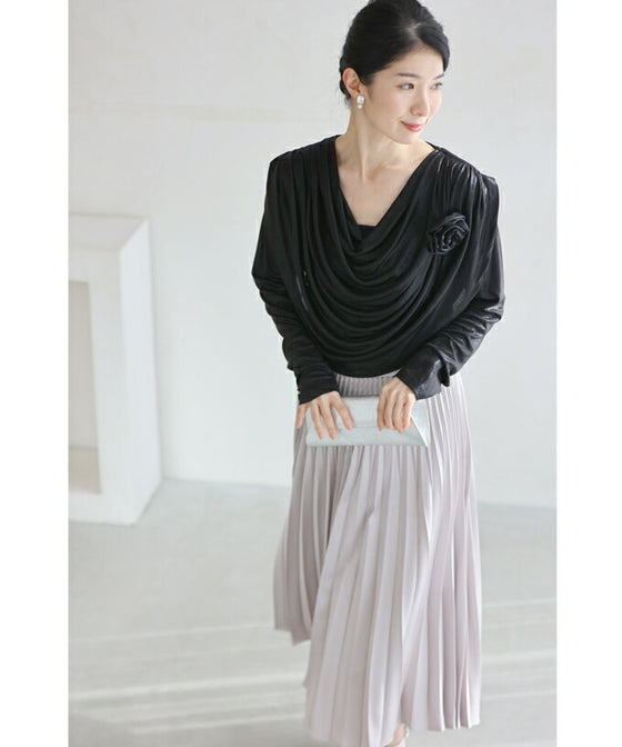 (コサージュ付き)重なるカバードレープの艶カットソートップス