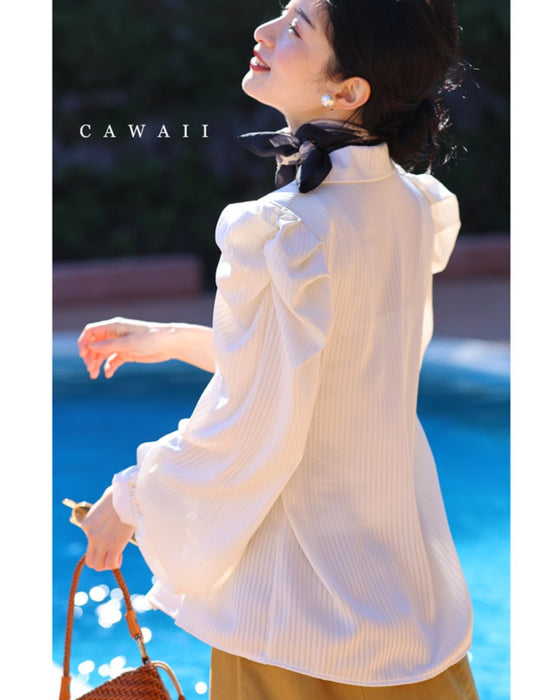 ふんわりギャザー袖の肩パッド入りブラウス風ジャケット