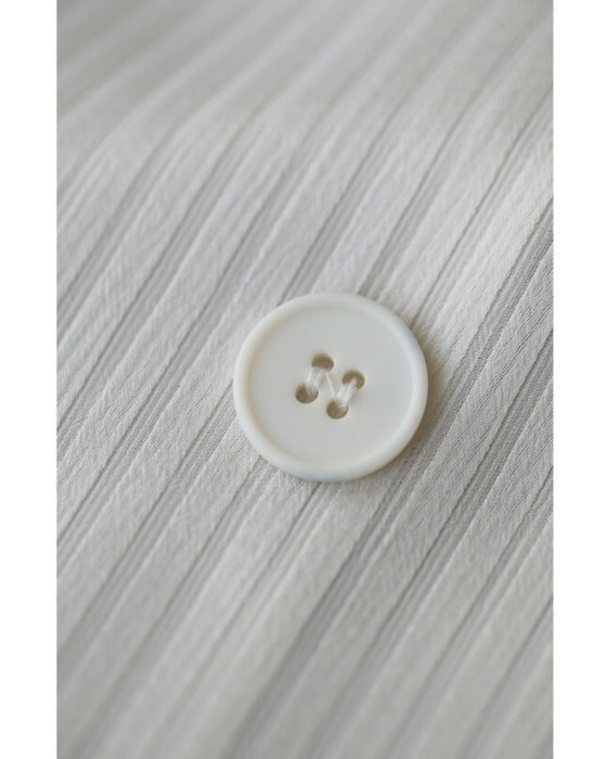 ふんわりギャザー袖の肩パッド入りブラウス風ジャケット