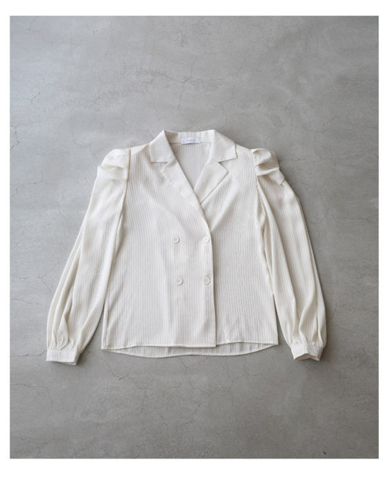 ふんわりギャザー袖の肩パッド入りブラウス風ジャケット