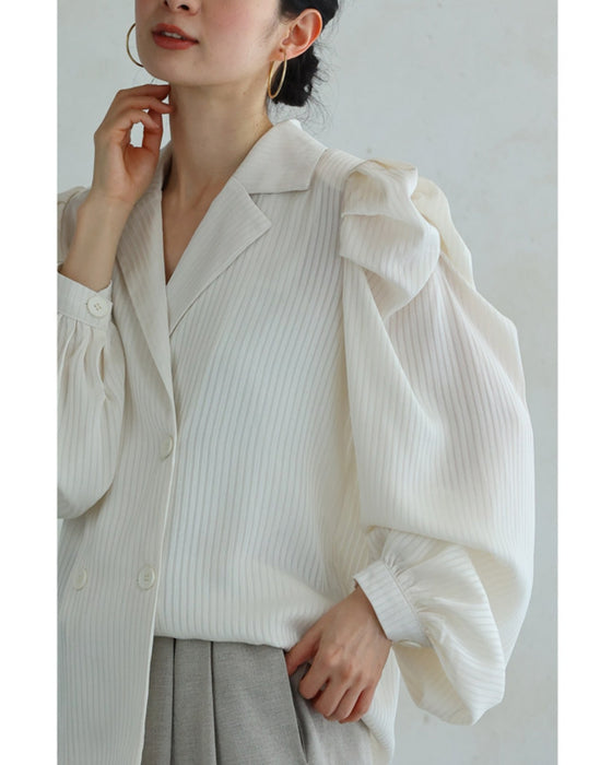 ふんわりギャザー袖の肩パッド入りブラウス風ジャケット