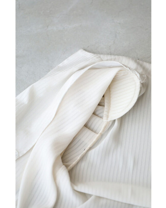 ふんわりギャザー袖の肩パッド入りブラウス風ジャケット