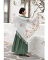 立体の花咲く春色刺繍の三角ストール