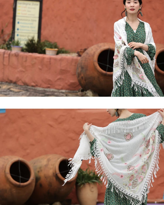 立体の花咲く春色刺繍の三角ストール