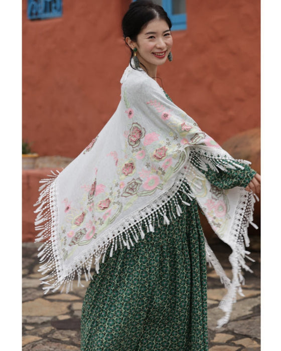 立体の花咲く春色刺繍の三角ストール