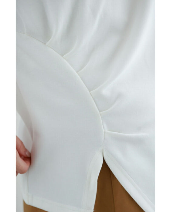 アシンメトリーなカーブタックのカットソートップス