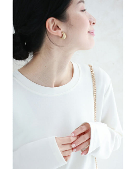 アシンメトリーなカーブタックのカットソートップス