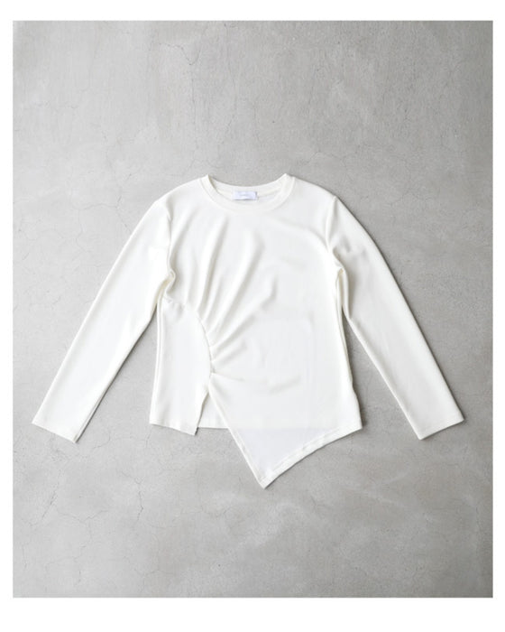 アシンメトリーなカーブタックのカットソートップス