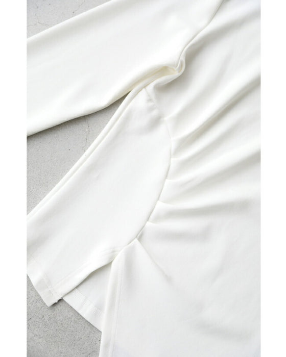 アシンメトリーなカーブタックのカットソートップス