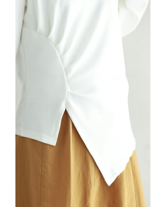 アシンメトリーなカーブタックのカットソートップス