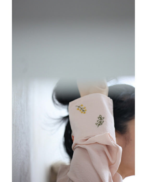 ほっこり可愛い花刺繍のとろみ生地パジャマセット