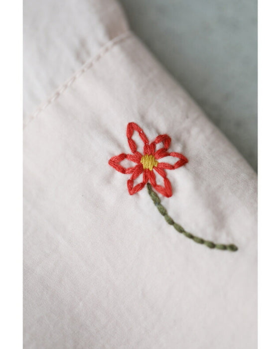 ほっこり可愛い花刺繍のとろみ生地パジャマセット