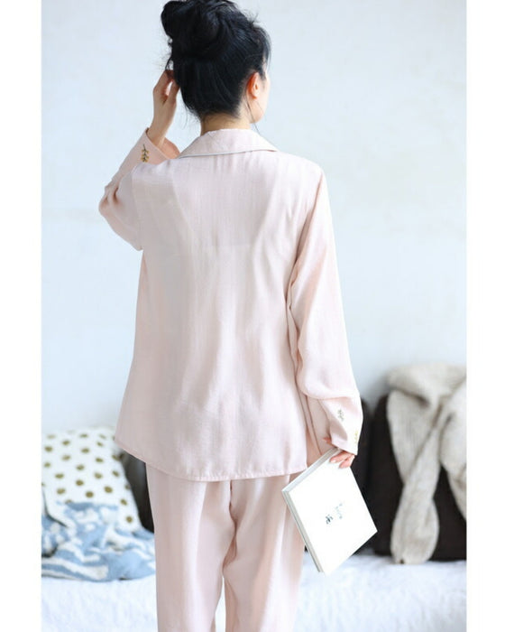 ほっこり可愛い花刺繍のとろみ生地パジャマセット